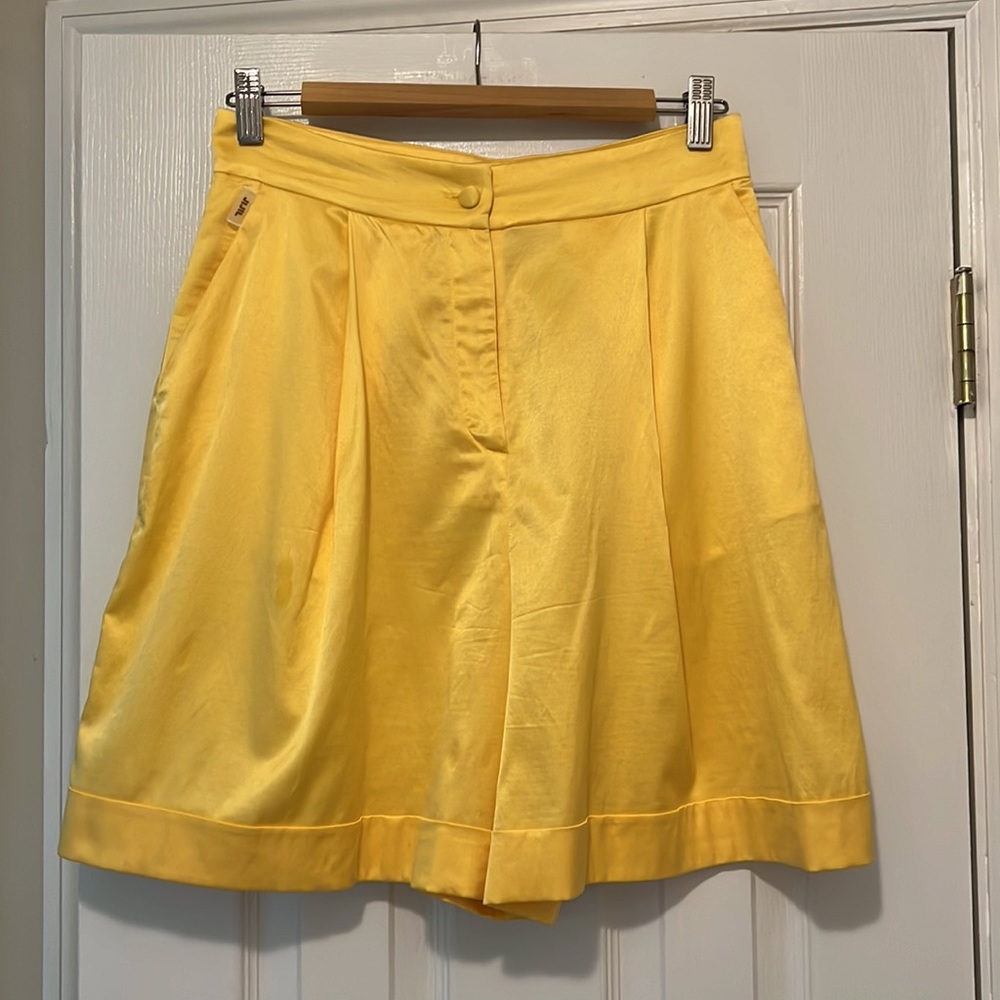 Jijil Yellow Women's Shorts Bermudas
